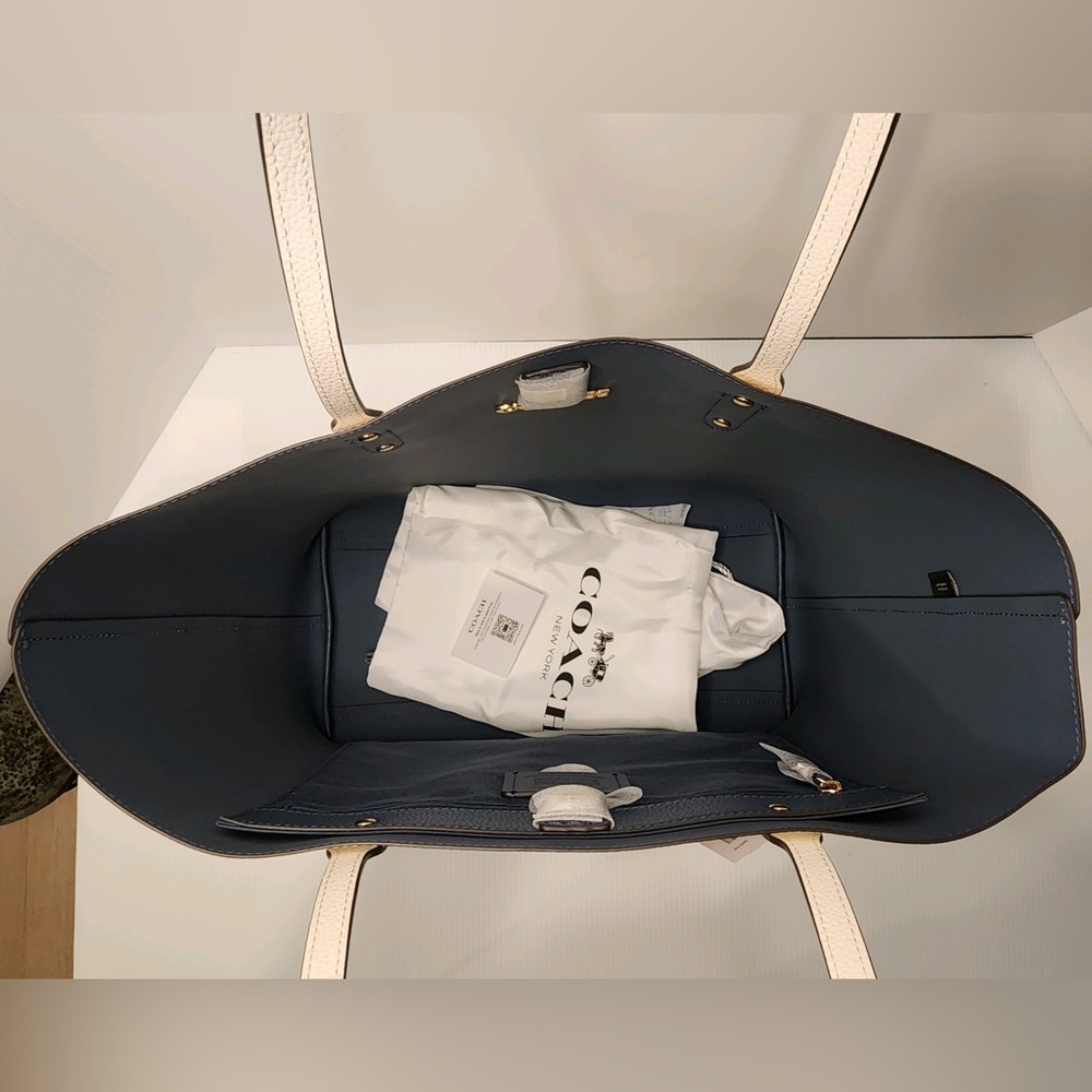 COACH LARGE Super Light Genuine Pebbled Leather TOWN TOTE Handbag - Picture 10 of 15